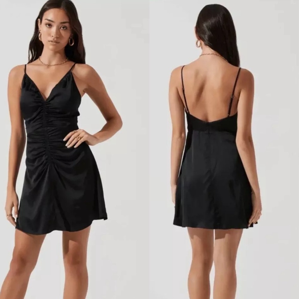 ASTR Peony Dress Black Mini Sateen Satin Ruched
Size Medium